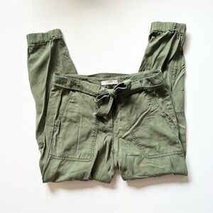 LOFT Cargo Pants Green Size 0 Lightweight Ankle Pants With Belt